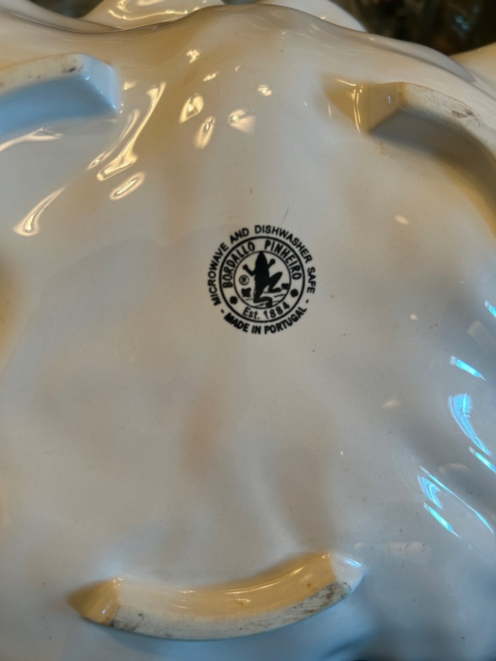 Cabbage Beige Bordallo Pinheiro Serving Bowl - Picture 4 of 6